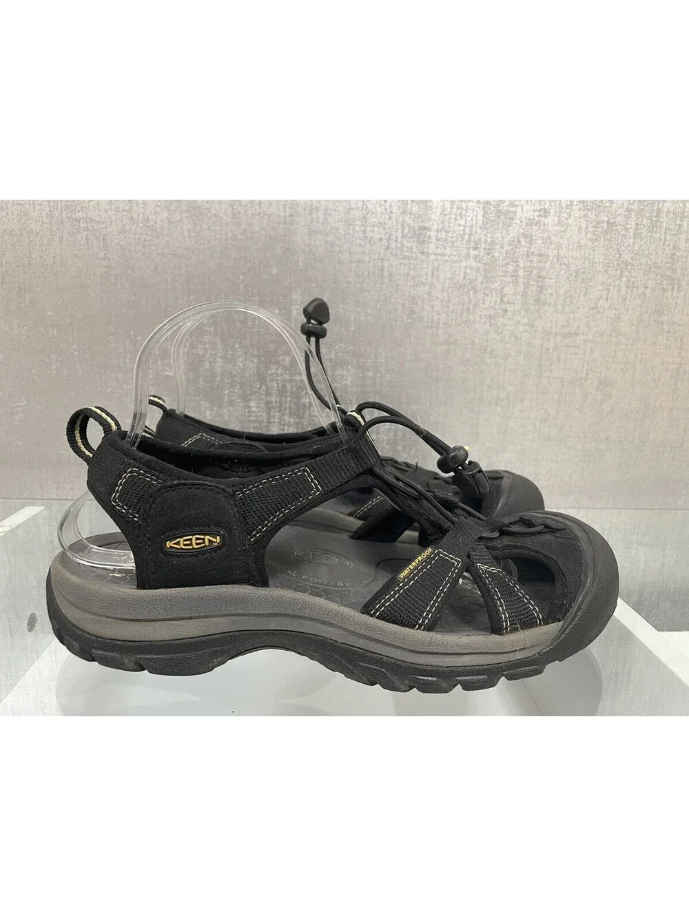 KEEN Men's Black Outdoor Waterproof Fisherman's Sandals Sz 9.5 (A336)